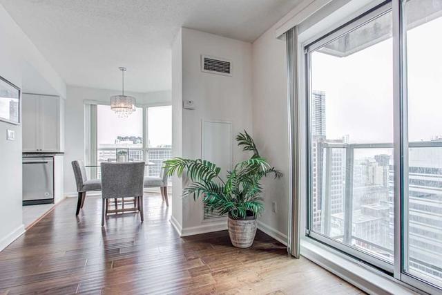 2510 - 8 Park Rd, Condo with 2 bedrooms, 2 bathrooms and 1 parking in Toronto ON | Image 7