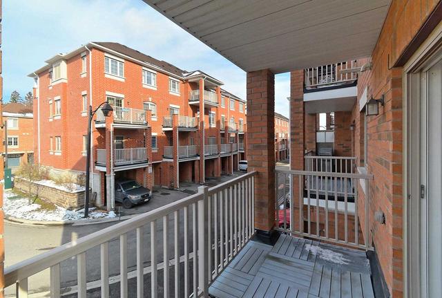 95 Silverwood Ave, Townhouse with 3 bedrooms, 2 bathrooms and 2 parking in Richmond Hill ON | Image 6