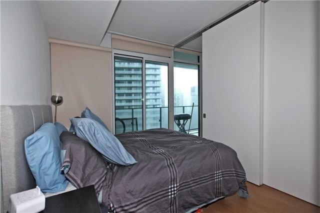 2813 - 125 Peter St, Condo with 2 bedrooms, 2 bathrooms and 1 parking in Toronto ON | Image 6