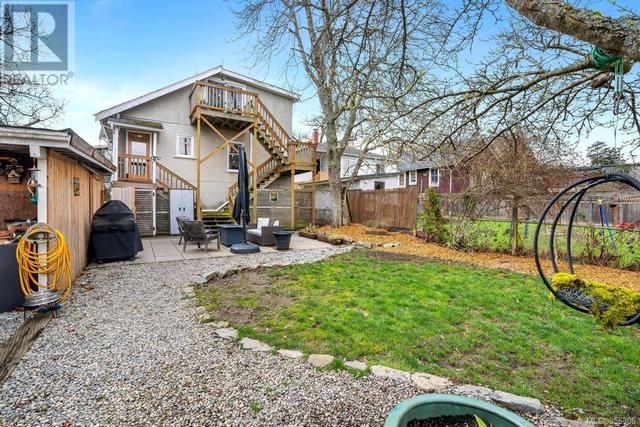 1652 Begbie St, House detached with 6 bedrooms, 3 bathrooms and 3 parking in Victoria BC | Image 56