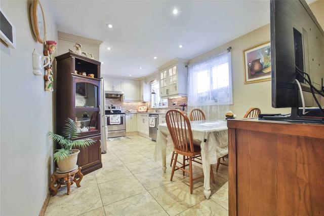 44 Clair Rd, House detached with 3 bedrooms, 2 bathrooms and 4 parking in Toronto ON | Image 7