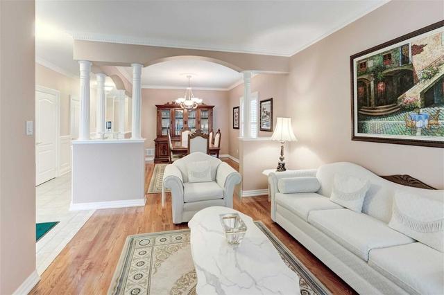 24 Queensborough Crt, House detached with 3 bedrooms, 3 bathrooms and 6 parking in Richmond Hill ON | Image 34