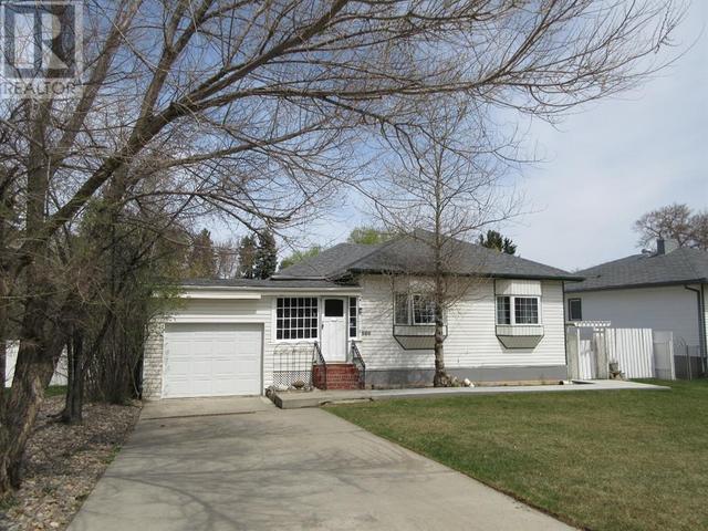 280 Prospect Drive Sw, House detached with 3 bedrooms, 2 bathrooms and 2 parking in Medicine Hat AB | Card Image