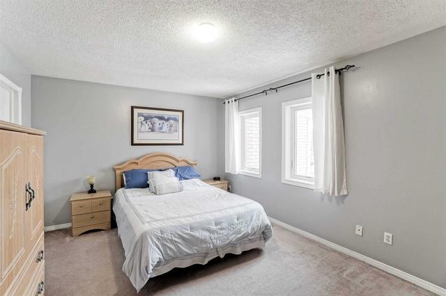 49 Monaco Crt, House attached with 3 bedrooms, 3 bathrooms and 3 parking in Brampton ON | Image 5