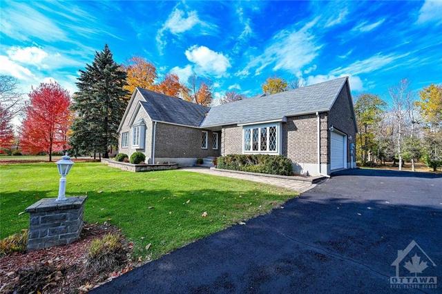 8 Tudor Circle, House detached with 3 bedrooms, 3 bathrooms and 8 parking in Rideau Lakes ON | Image 2