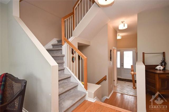 6229 Arbourwood Drive, Townhouse with 3 bedrooms, 3 bathrooms and 3 parking in Ottawa ON | Image 5