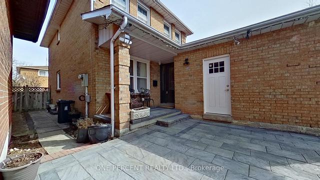 25 Charcoal Dr, House detached with 3 bedrooms, 4 bathrooms and 5 parking in Toronto ON | Image 35