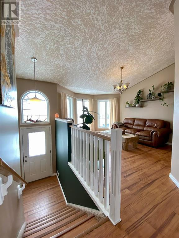 629 6a Street, House detached with 4 bedrooms, 3 bathrooms and 4 parking in Beaverlodge AB | Image 7