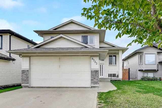8733 65 Avenue, House detached with 4 bedrooms, 3 bathrooms and 4 parking in Grande Prairie AB | Image 1