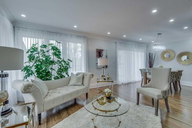 1 Cloebury Crt, House detached with 3 bedrooms, 3 bathrooms and 6 parking in Toronto ON | Image 7
