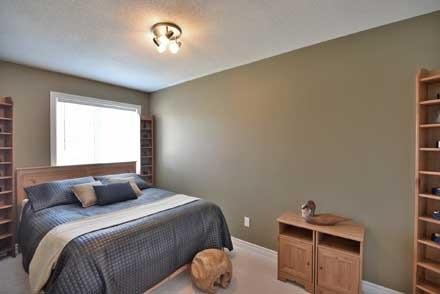 362 Hobbs Cres, House attached with 3 bedrooms, 3 bathrooms and 3 parking in Milton ON | Image 7