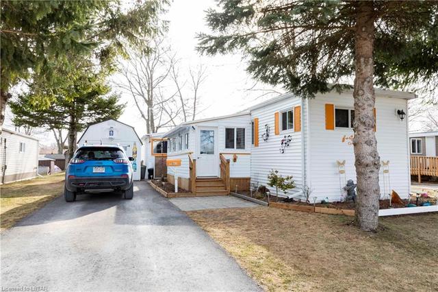 40 Cranberry Drive, House detached with 2 bedrooms, 1 bathrooms and null parking in Ashfield Colborne Wawanosh ON | Image 2