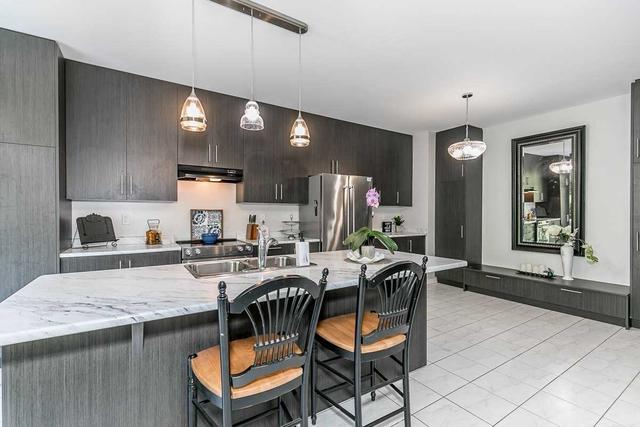 1040 Abram Crt, House detached with 3 bedrooms, 4 bathrooms and 4 parking in Innisfil ON | Image 6