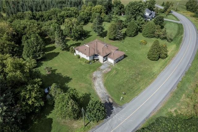 17667 Island Road, House detached with 4 bedrooms, 3 bathrooms and 6 parking in South Stormont ON | Image 1