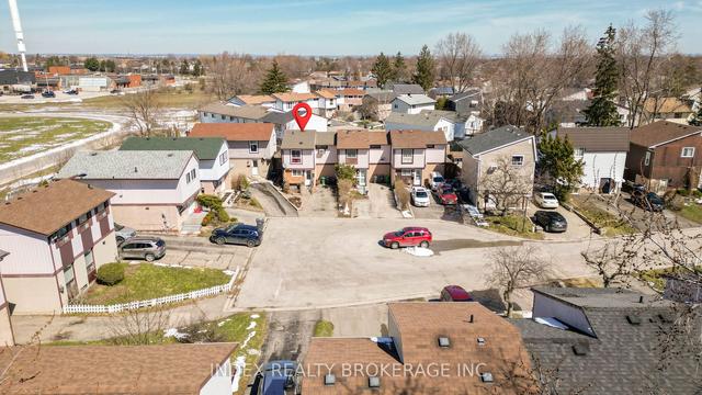 18 Hallcrown Crt S, House attached with 3 bedrooms, 2 bathrooms and 2 parking in Brampton ON | Image 23