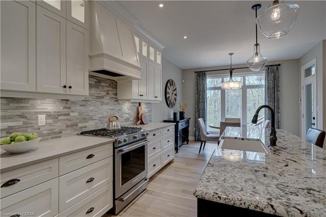 10151 Pinery Bluffs Road, House detached with 3 bedrooms, 3 bathrooms and 11 parking in Lambton Shores ON | Image 15