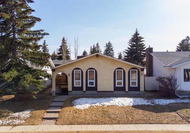 11240 Braeside Drive Sw, House detached with 3 bedrooms, 2 bathrooms and 3 parking in Calgary AB | Image 40
