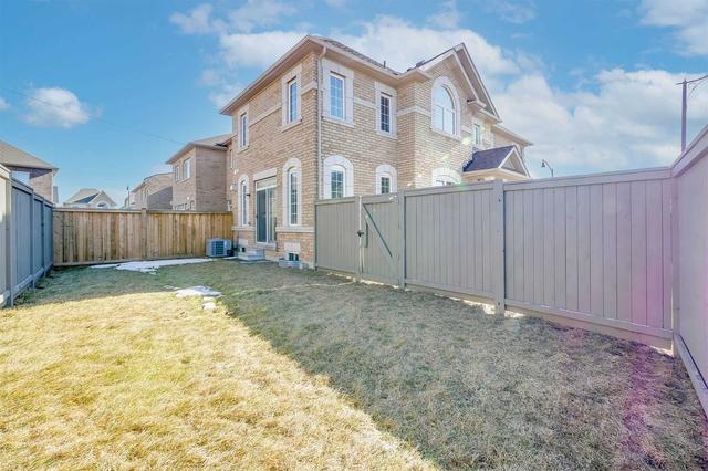 43 Ivor Cres, House attached with 3 bedrooms, 3 bathrooms and 6 parking in Brampton ON | Image 35