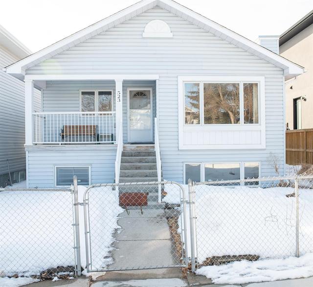 523 7a Street Ne, House detached with 4 bedrooms, 2 bathrooms and 2 parking in Calgary AB | Image 1
