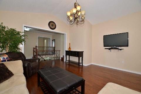 363 Pringle Ave, House detached with 3 bedrooms, 3 bathrooms and 2 parking in Milton ON | Image 11