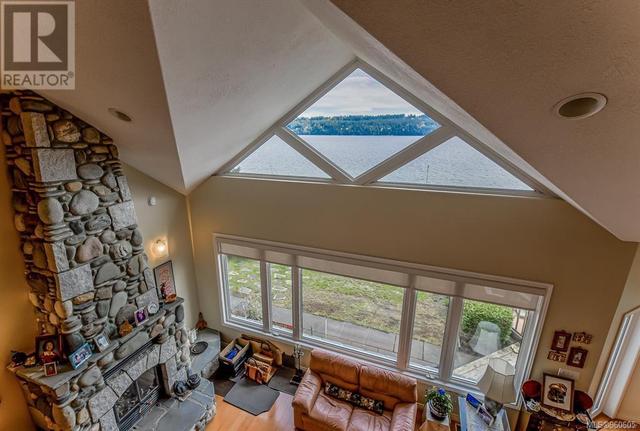 7602 Ships Point Rd, House detached with 3 bedrooms, 3 bathrooms and 6 parking in Comox Valley A BC | Image 30