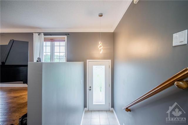 8352 Albert Bouwers Circle, House detached with 5 bedrooms, 2 bathrooms and 12 parking in Ottawa ON | Image 15