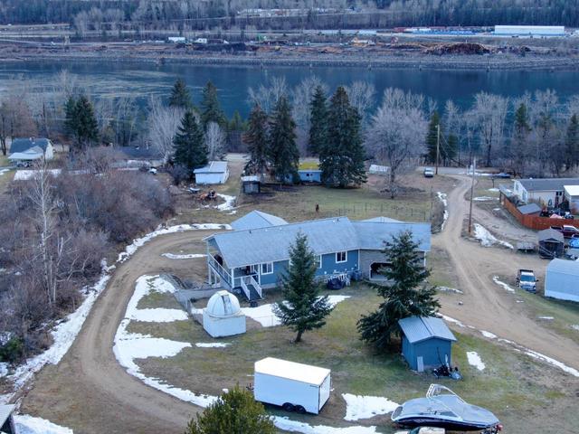 3637 Broadwater Rd, House detached with 3 bedrooms, 3 bathrooms and null parking in Central Kootenay J BC | Image 50