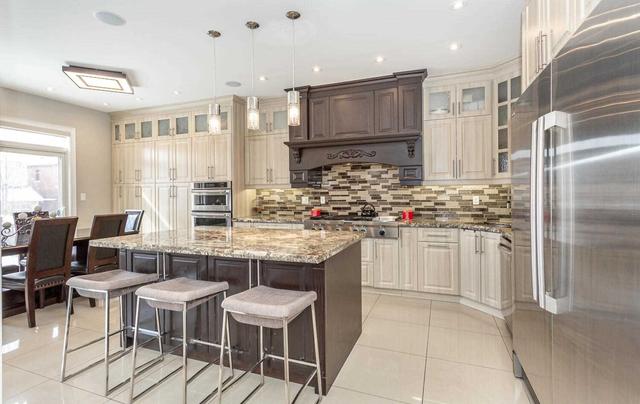 8 Rising Hill Rdge, House detached with 4 bedrooms, 6 bathrooms and 4 parking in Brampton ON | Image 4