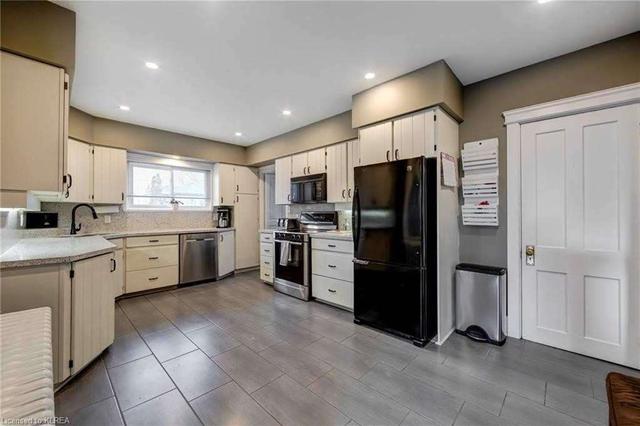 6 Angeline St S, House detached with 4 bedrooms, 4 bathrooms and 12 parking in Kawartha Lakes ON | Image 3