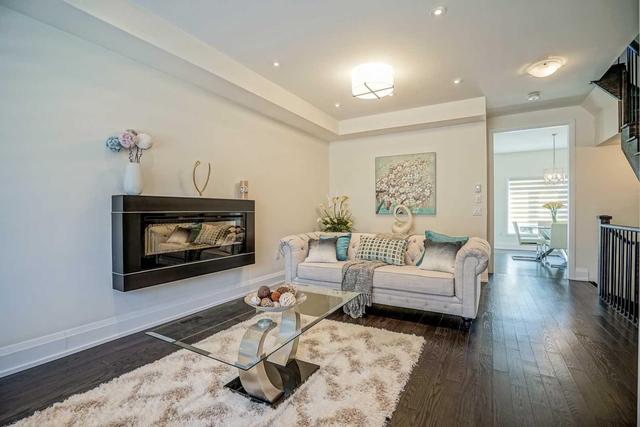 61 Kenneth Wood Cres, House attached with 4 bedrooms, 4 bathrooms and 1 parking in Toronto ON | Image 5