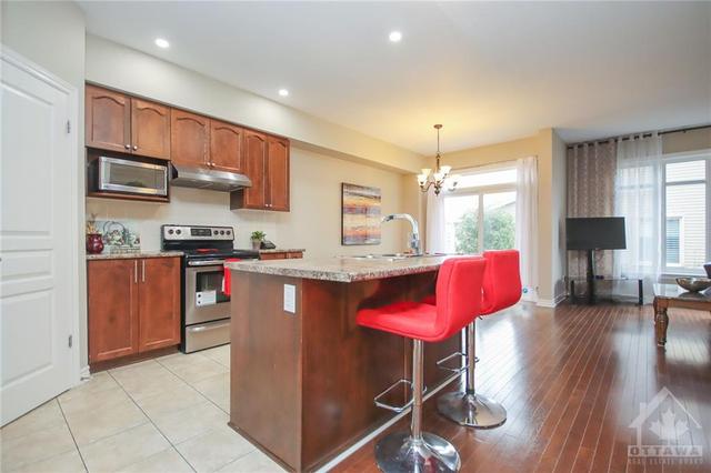 213 Butterfly Walk, Townhouse with 3 bedrooms, 2 bathrooms and 3 parking in Ottawa ON | Image 13