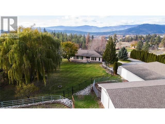 5731 Anderson Road, House detached with 4 bedrooms, 4 bathrooms and 11 parking in Central Okanagan BC | Image 1