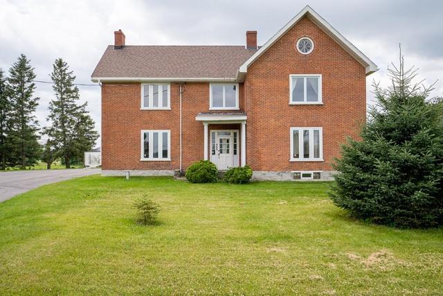 868 Pleasant Corners Road, House detached with 6 bedrooms, 2 bathrooms and 6 parking in Champlain ON | Card Image