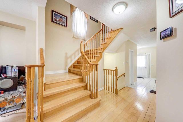 11 Quietbrook Cres, House detached with 4 bedrooms, 4 bathrooms and 2 parking in Toronto ON | Image 5