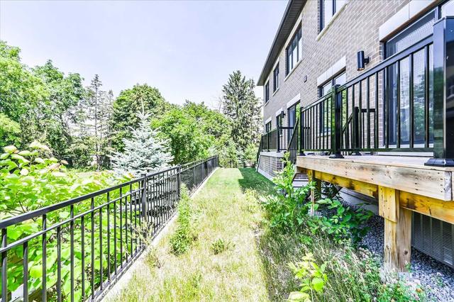 17 Kenneth Wood Cres, House attached with 4 bedrooms, 3 bathrooms and 2 parking in Toronto ON | Image 32