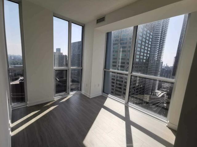 902 - 1 Yorkville Ave, Condo with 2 bedrooms, 2 bathrooms and 0 parking in Toronto ON | Image 5