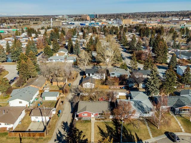 3352 Barr Road Nw, House detached with 5 bedrooms, 2 bathrooms and 2 parking in Calgary AB | Image 42