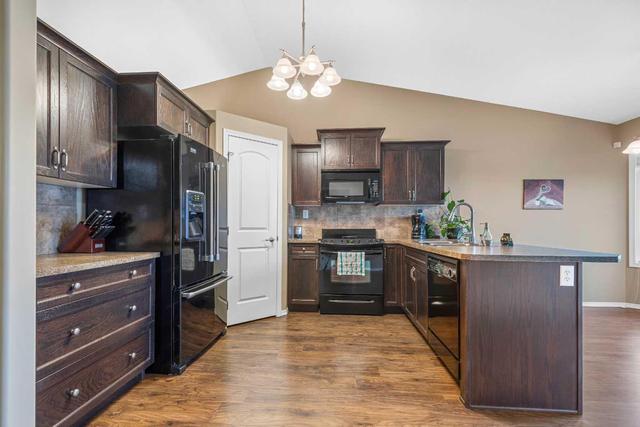 43 Victor Close, Home with 2 bedrooms, 3 bathrooms and 2 parking in Red Deer AB | Image 11