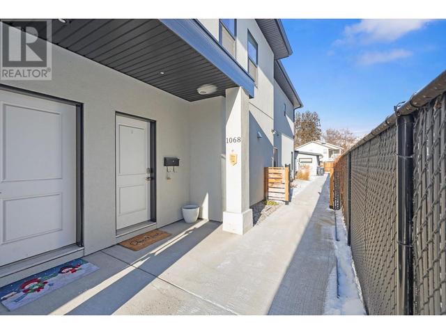 1068 Lawson Avenue, House attached with 4 bedrooms, 2 bathrooms and 1 parking in Kelowna BC | Image 29