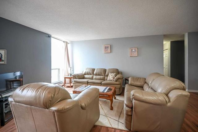 510 - 75 Glenburn Crt, Condo with 2 bedrooms, 1 bathrooms and 1 parking in Hamilton ON | Image 2