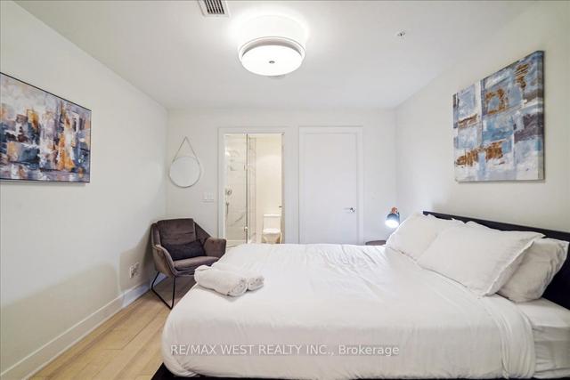 14 - 30 Nelson St, Townhouse with 2 bedrooms, 3 bathrooms and 2 parking in Toronto ON | Image 5