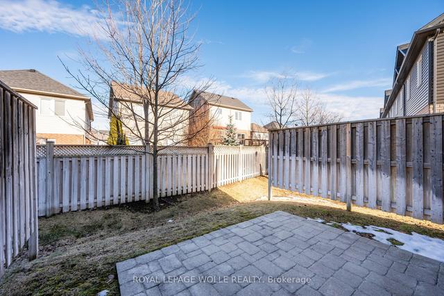 71 Arlington Cres, Townhouse with 3 bedrooms, 3 bathrooms and 2 parking in Guelph ON | Image 24