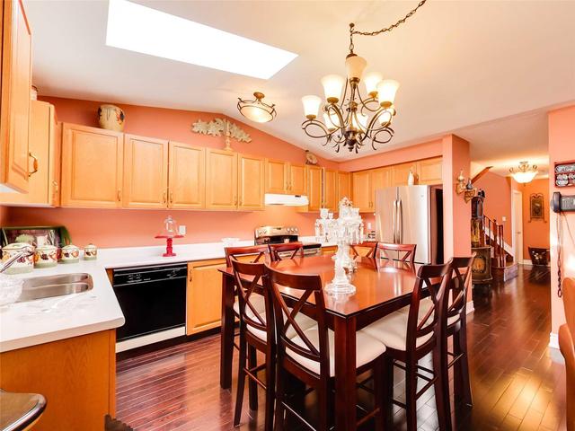 37 Asterwind Cres, House detached with 3 bedrooms, 3 bathrooms and 4 parking in Brampton ON | Image 6