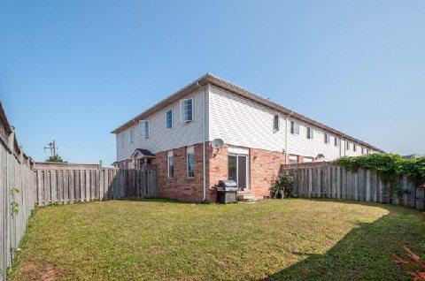4404 Fairview St, House attached with 3 bedrooms, 3 bathrooms and 2 parking in Burlington ON | Image 4