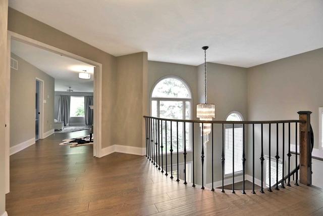 4584 Glastonbury Pl, House detached with 4 bedrooms, 4 bathrooms and 6 parking in Mississauga ON | Image 3