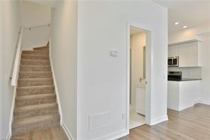343 - 3066 Sixth Line, House attached with 2 bedrooms, 2 bathrooms and 1 parking in Oakville ON | Image 2