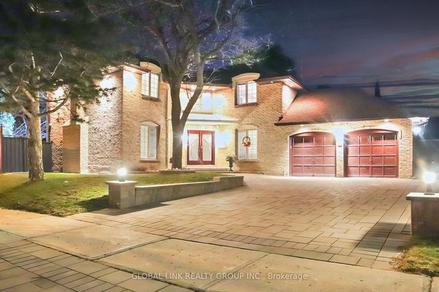 1 Rae Cres, House detached with 4 bedrooms, 5 bathrooms and 8 parking in Markham ON | Image 1