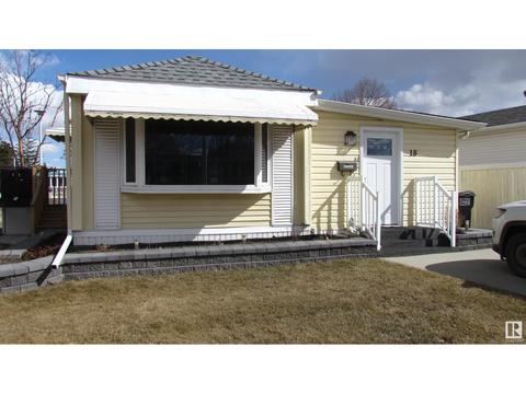 18 - 12604 153 Av Nw, Home with 2 bedrooms, 1 bathrooms and null parking in Edmonton AB | Card Image