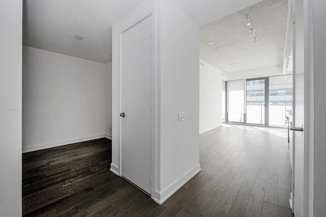 2812 - 185 Roehampton Ave, Condo with 1 bedrooms, 1 bathrooms and 0 parking in Toronto ON | Image 2