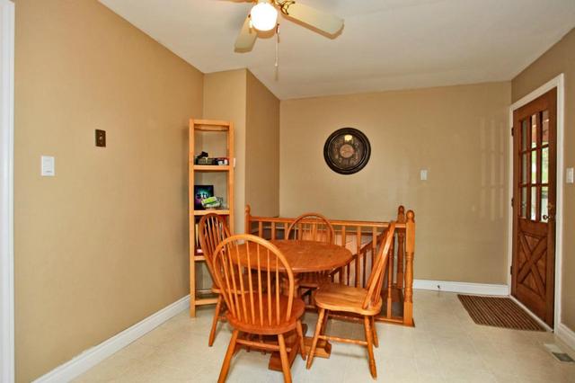 855 Edison Crt, House detached with 3 bedrooms, 2 bathrooms and null parking in Milton ON | Image 2